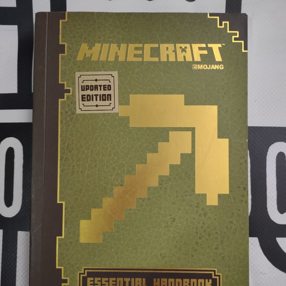 Minecraft: Essential Handbook by Stephanie Milton 2013 Paperback